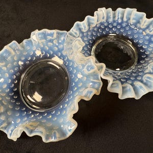 Fenton White Opalescent Hobnail Dish mit Rüschen