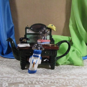 TONY CARTER GOLF Teapot,Full Size,Signed Number 858/98 made in England, tiny tea Pot, Collector Tea Pot,Ceramic tea, 20 anniversary
