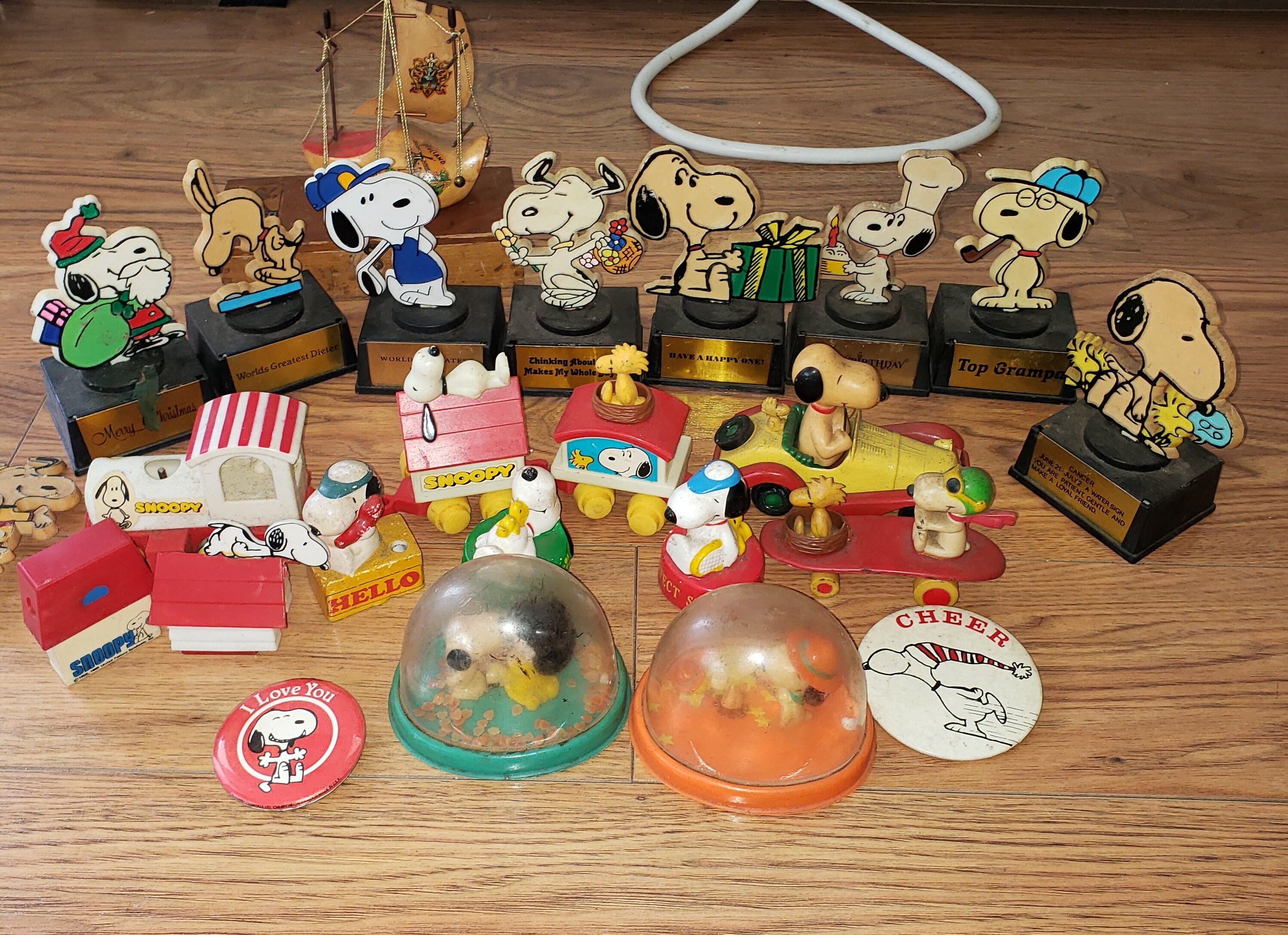 SNOOPY TROPHY VINTAGE, Peanuts Gang Handcrafted by Aviva in Hong