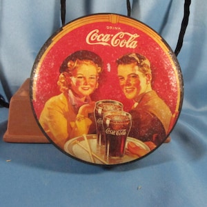COCA COLA ANTIQUE Reproduction tin Candy Box, Round tin can of 1930 Coca cola young people, Round Cola Collectible tin can case box