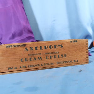 ANTIQUE WOOD BOX,Axelrods Brand Cream Cheese Crate,Antique Wood Box for Cream Cheese,Axelrods Englewood New jersey Axelrod Antique
