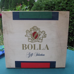 VINTAGE WOOD BOX, Bolla Wine Box from the 1980&#39;s, Wooden Crate from 1980 with latch for storage, Italian Bolla wine box, Decorative Wood Box
