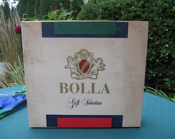 VINTAGE WOOD BOX, Bolla Wine Box from the 1980's, Wooden Crate from 1980 with latch for storage, Italian Bolla wine box, Decorative Wood Box