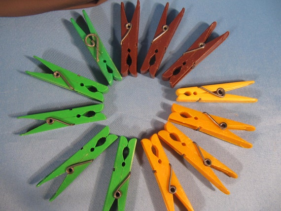 RETRO CLOTHESPIN PLASTIC Collection,vintage Wood Clothes Pin Lot of 12  Identical Plastic Vintage Clothespins International Clothes Pins, 