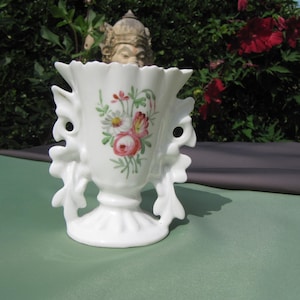 MINIATURE VASE,Ceramic 4 and half inch tall Urn,Pink Peony Daisey Ceramic vase Urn,Hand Painted with pink peony pink flower urn daisey vase