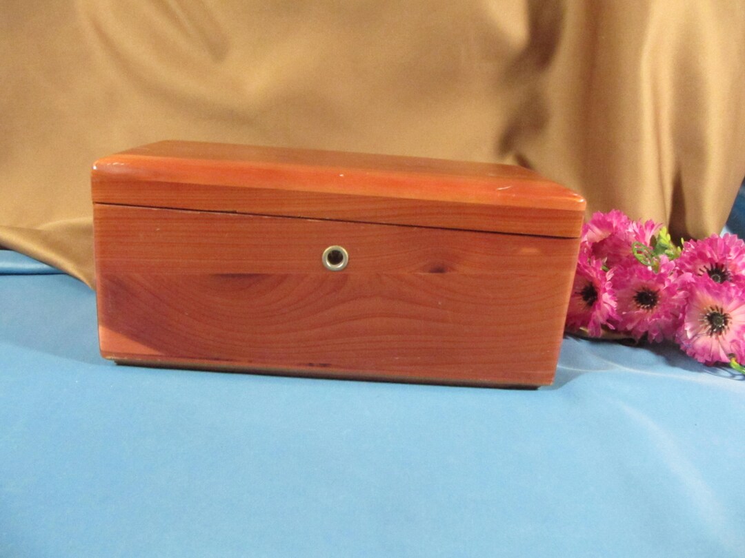 LANE CEDAR BOX, 9 Inch Wide Cedar Box by Lane Cedar Chests Lane ...