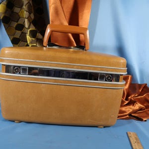 SAMSONITE SILHOUETTE CASE, Brue Camel Samsonite Cosmetic case 1970s with original tray, Vintage retro small suitcase, Vintage Samsonite