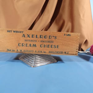ANTIQUE WOOD BOX,Axelrods Brand Cream Cheese Crate,Antique Wood Box for Cream Cheese,Axelrods Englewood New jersey Axelrod Antique