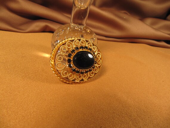 VICTORIAN REPRODUCTION PIN, Black stone in gold c… - image 3