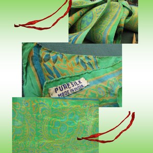 Może przedstawiać: Zielono-niebieski jedwabny szal z wzorem paisley. Szal ma metkę z napisem "Pure Silk Made in India".