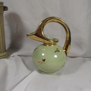 MID CENTURY URN, Ceramic 5 inch Urn Vase,Romanesque Ceramic Urn, 1950 Ceramic Urn shaped Vase, Green and gold Urn Pitcher ombre Vase
