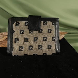 Cartera de piel de PIERRE CARDIN, de varias secciones y con monedero con broche adjunto, 1970 Cartera grande de piel y tela auténtica de Cardin, piel de vacuno de grano completo