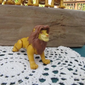 LION KING MUFASA kleine Gummi-Figur, Authenctic Disney Lion King Figur, drei Zoll hoch China Löwe, kleine Löwe Statue, Disney Lion King