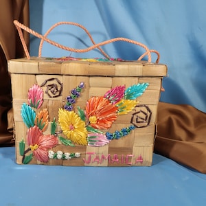 JAMAICA VINTAGE STRAW Bag, wicker 1960&#39;s, colorful floral beach bag,retro colorful beach bag, square box shape handmade Rattan Bag of palm