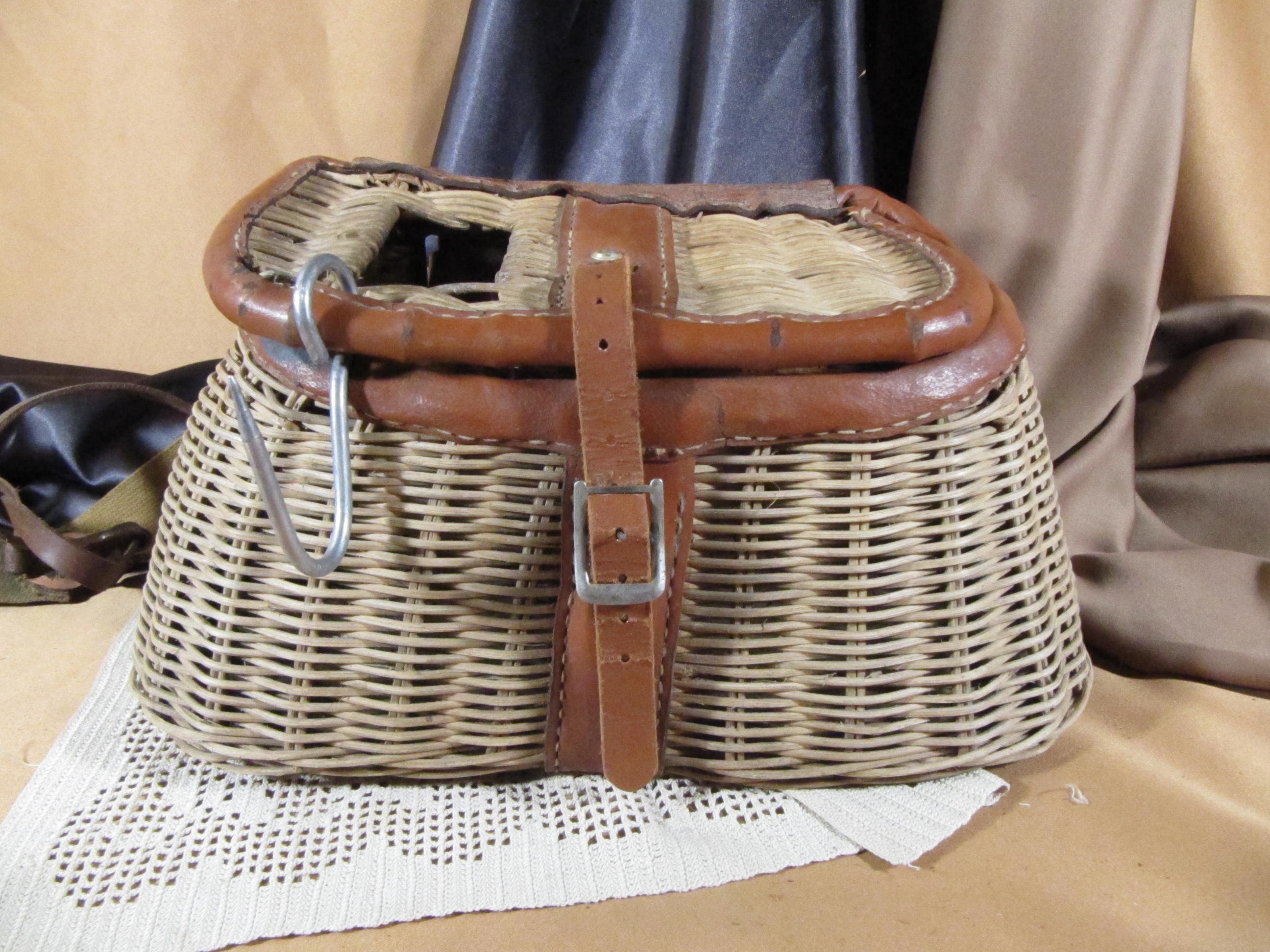 Vintage Creel Basket, Antique Wicker Basket, Vintage Fishing Basket With  Ruler, Antique Fisherman Basket, Wicker Creel Basket, Equipment