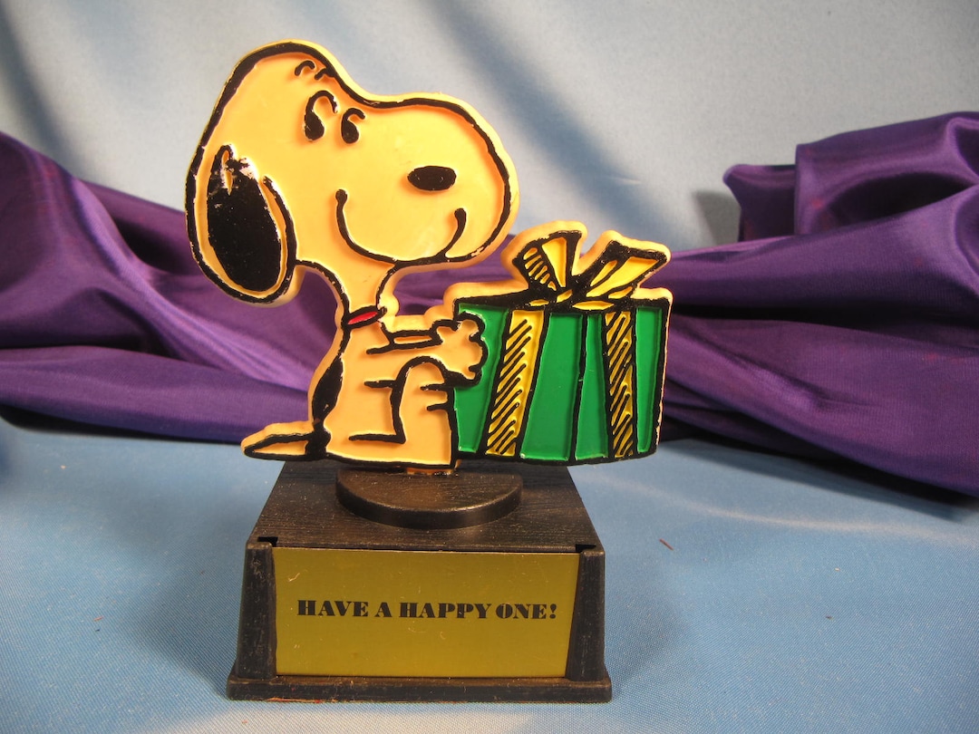 SNOOPY TROPHY VINTAGE, Peanuts Gang Handcrafted by Aviva in Hong