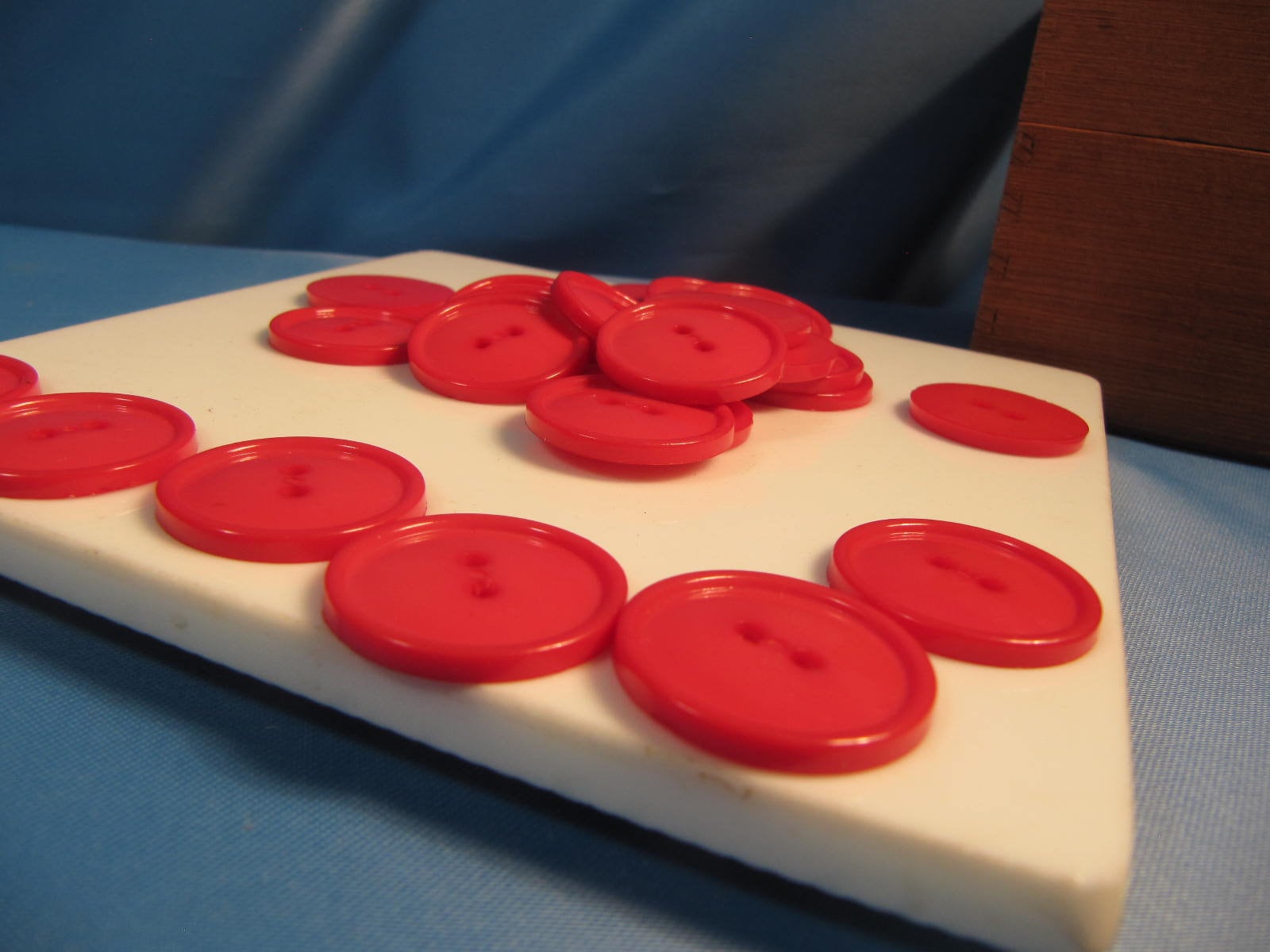 ANTIQUE RED BUTTONS, Set of 25 Retro Pre Owned Plastic Red Buttons, 2 ...