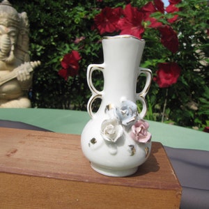 MINIATURE VASE, hecho en Taiwán, cerámica de 3 pulgadas de altura urna, rosa rosa urna de cerámica hecha en Taiwán, pintado a mano con rosas rosas flor rosa