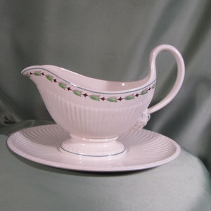 WEDGWOOD GRAVY BOAT, Edme Antique Wedgwood Gravy Boat with Lotus Flower Design,Usa Patent  England Wedgwood Gravy Boat 1920 Lotus Flower
