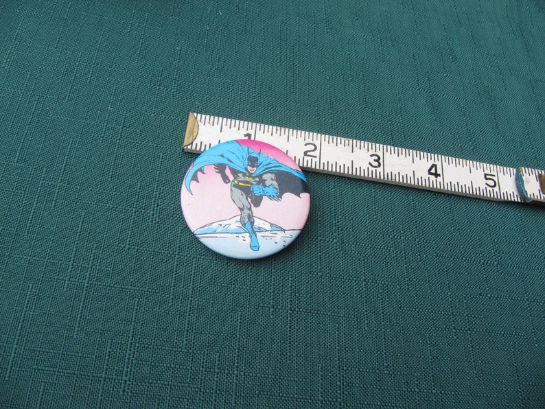 BATMAN DC COMICS 1972 Badge Pin Pin Back, Button Pin, Vintage Batman Superhero Mint Condition Badge Pin Dc Comic Book series Pin Back 1970s image 7