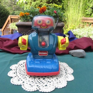 PLAYSCKOOL VINTAGE ROBOT, 1960 Playschool jouet robot, télécommande 9 pouces robot jouet en plastique à des fins d’affichage, robot jouet bleu rouge robot
