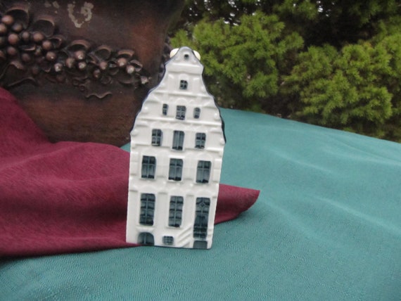 KLM DELFT BOLS, Royal Distilleries Holland Ceramic Miniature House
