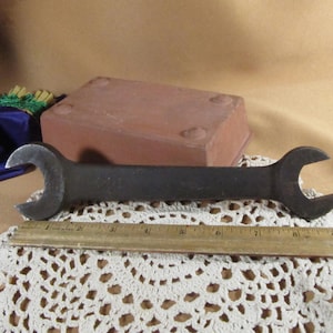 Steel Wrench, Antique Double Sided Wrench, Vintage Tools, Rusty Man Cave Decor, Open End Wrench, Rustic Tools, Garage Decor, Old Wrench