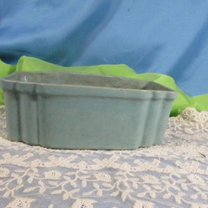 IKEBANA JAPANESE PLANTER, vintage Ceramic mint green 1960 Japan Pottery PLanter Dish with Legs,Japanese pottery Retro Ikebana floral Planter