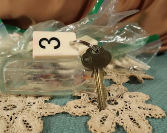 KEY RING with VINTAGE Rummikub Tile, Rummikub Tile Key-chain, Key-chain White Rummikub Tile, Vintage Rummikub Key-chain, Rummikub Key Chain