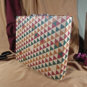 KID MADE MODERN studio ina box carrying case, pipe cleaners, string, decals, scissors ice cream sticks