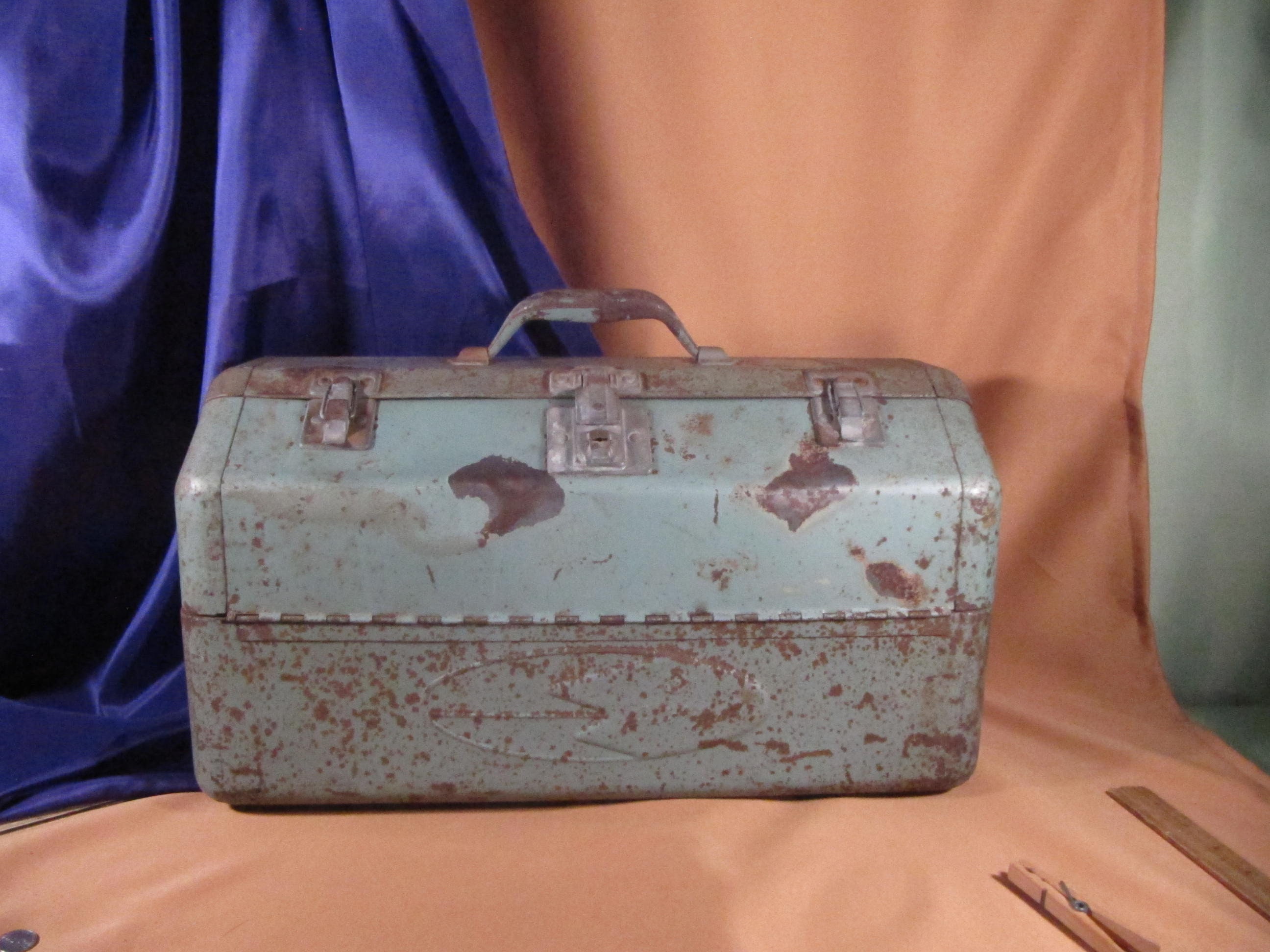 JC HIGGINS METAL Antique Tackles Box With Deep Sea Fishing Supplies 