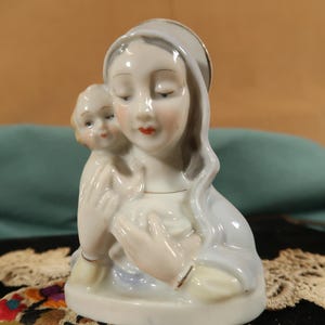 BLESSED MOTHER and BABY Jesus Bust figurine mde in Italy,Mary and Baby Jesus, Statue made in Italy Statue of Mary and Baby Jesus, ceramic