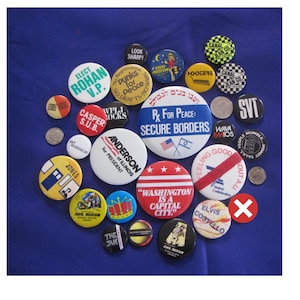 JEDE PIN 6 DOLLAR,1980er Sammlung von PIn Badges, ein Pin für 6 Dollar, Musik und Politik aus der 1980er Jahre Pin Anstecker Sammlung, Vintage Pins