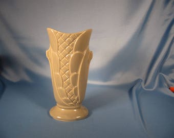 SHAWNEE CORN VASE, Made in American Shawnee Pottery, Classic 1950's Style Shawnee Pottery, American Pottery of Corn Vae, Light Gray Vase