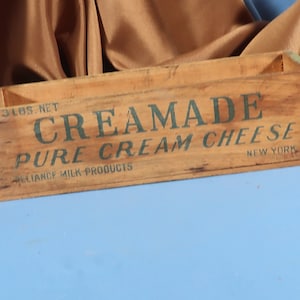 ANTIQUE WOOD BOX,Creamade Brand Cream Cheese Crate,Dairy Industry Historical Memorbila Antique Wood Box for Cream Cheese,Reliance Milk Produ