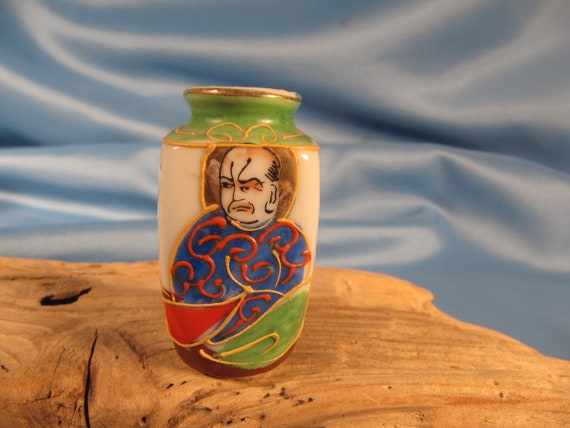 SHOWA PORCELAIN VASE, 2 inch tall Hand Painted Asian art Vase, Small Hallmarked for Showa period 1930s,Japanese Vase with hallmark on Bottom