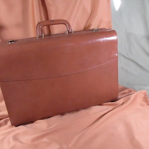 ANTIQUE LEATHER SUITCASE, Softsiders by Earhart Brand Leather small suitcase, Antique Luggage Vintage retro small suitcase tan leather 1950