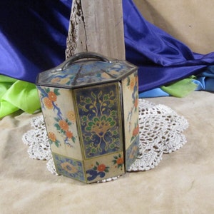 BOÎTE DE BONBONS ANTIQUE, Round 1920 England Tin Candy Box, boîte de bonbons antique, boîte de bonbons antique Boîte à bonbons, boîte de bonbons ronds antiques avec design floral pri