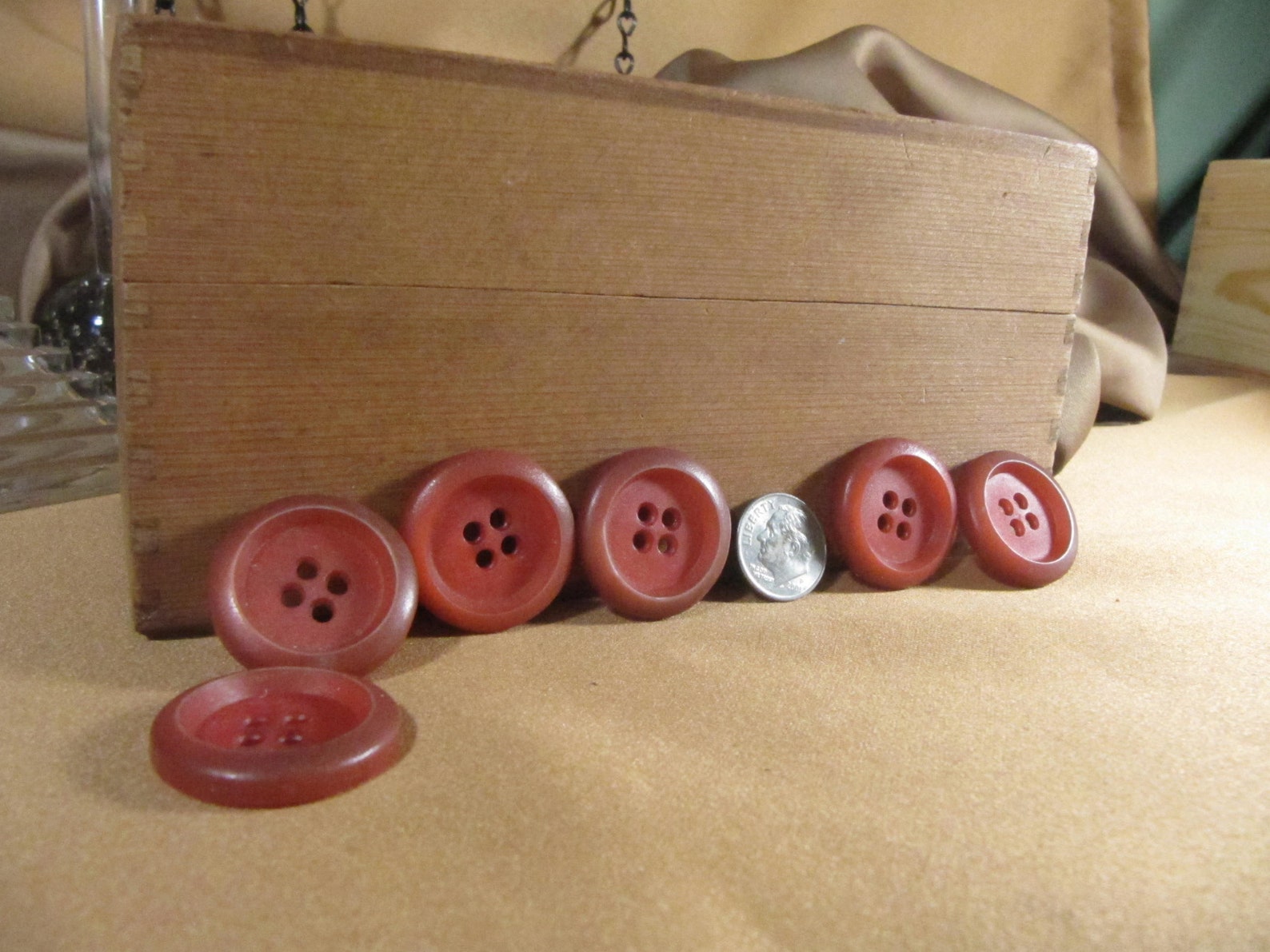 ANTIQUE RED BUTTONS Set of 6 retro pre owned plastic red | Etsy