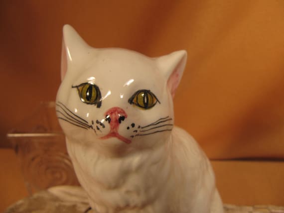 ボルダロピニェイロBordallo Pinheiro 白猫置物