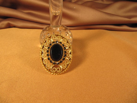 VICTORIAN REPRODUCTION PIN, Black stone in gold c… - image 1