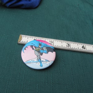 BATMAN DC COMICS 1972 Badge Pin Pin Back, Button Pin, Vintage Batman Superhero Mint Condition Badge Pin Dc Comic Book series Pin Back 1970s image 6