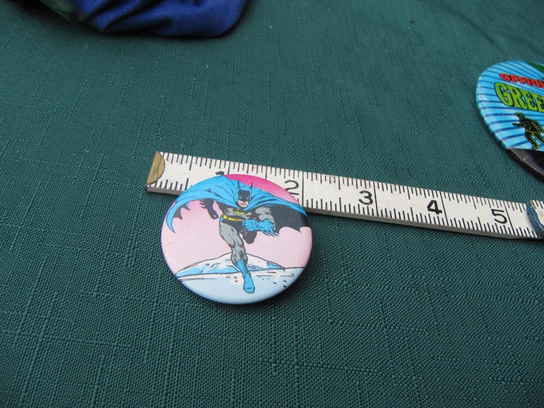 BATMAN DC COMICS 1972 Badge Pin Pin Back, Button Pin, Vintage Batman Superhero Mint Condition Badge Pin Dc Comic Book series Pin Back 1970s image 6