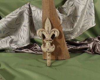 FLEUR de LIS Wieszak na ręczniki, zabytkowy wieszak na ręczniki, Fleur de lis Żelazny wieszak ścienny, Akcent domowy fleur de lis, francuska tablica ścienna Fleur de lis