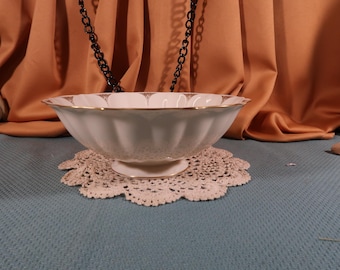 LENOX PAPYRUSKOM, goud en wit Lenox Fine China-groentebijgerecht.