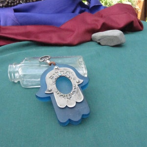 HAMSA HAND PLAQUE, Hamsa Hand Vintage small wall hanging of pewter and turquoise, on blue resin large base, Vintage Chamsa khamsa plaque