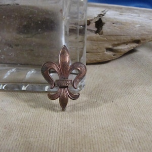 FLEUR de LIS made of Copper, Fleur de lis brooch pin label pin, small Fleur de lis pin art of copper antique Fleur de lis tiny versatile art