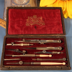 Antique US 1900's Compas Superieurs Brevetes S.G.D.G. Drafting Drawing Set Box drawing instruments in Leather Case, ments of Stainless Steel