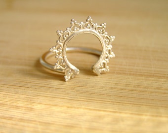 Crown sterling silver ring. Crown wreath ring. Delicate silver ring. Boho ring.