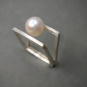 square sterling silver double ring with white freshwater pearl